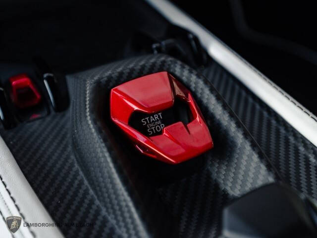 2024 Lamborghini Revuelto