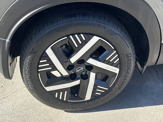 2025 Nissan Kicks SV