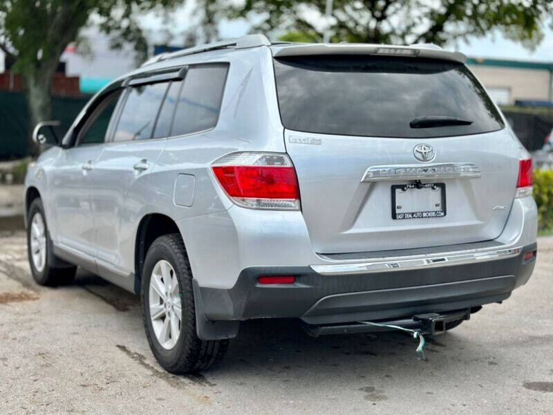 2012 Toyota Highlander  - $17,995