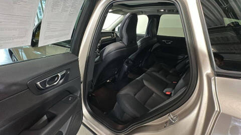 2023 Volvo XC60 B5 Plus Dark Theme