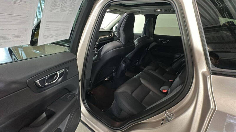 2023 Volvo XC60 B5 Plus Dark Theme