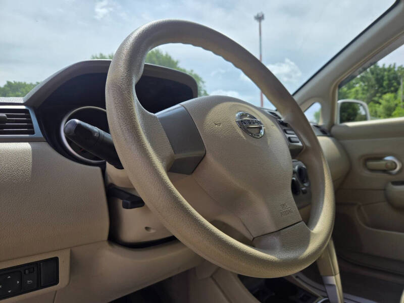 2009 Nissan Versa 1.8 S