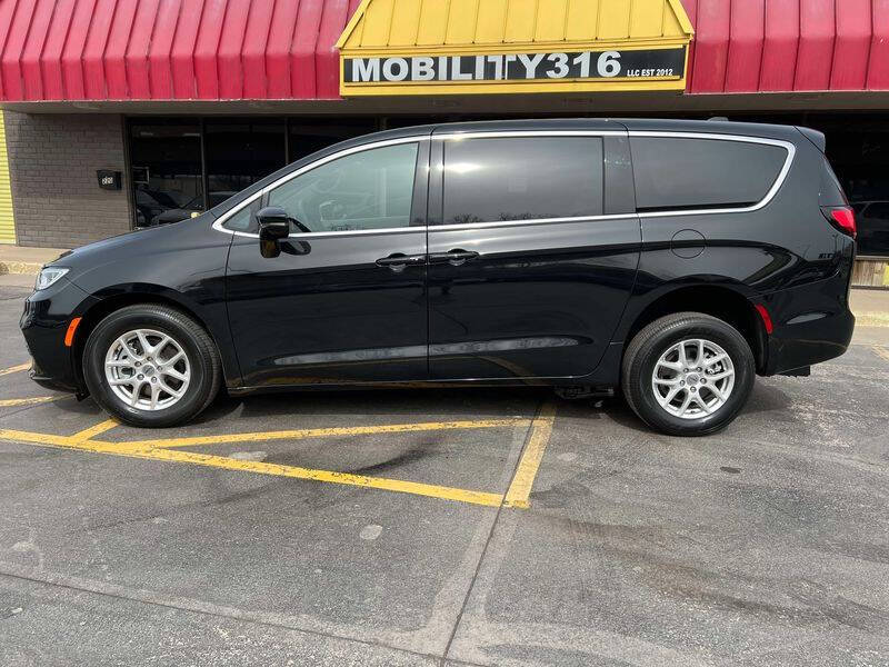 2024 Chrysler Pacifica Touring