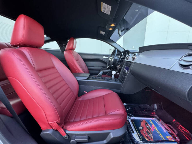2005 Ford Mustang GT Premium