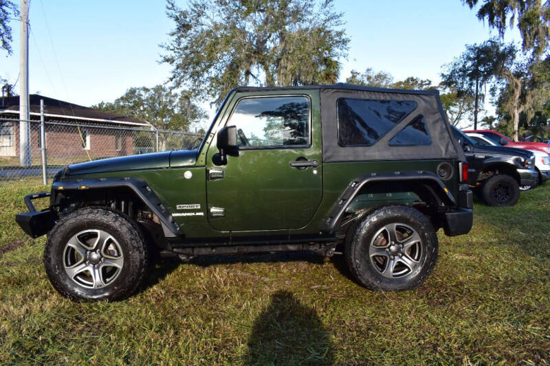 2011 Jeep Wrangler null photo 10