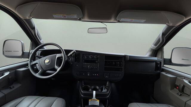 2025 Chevrolet Express 2500