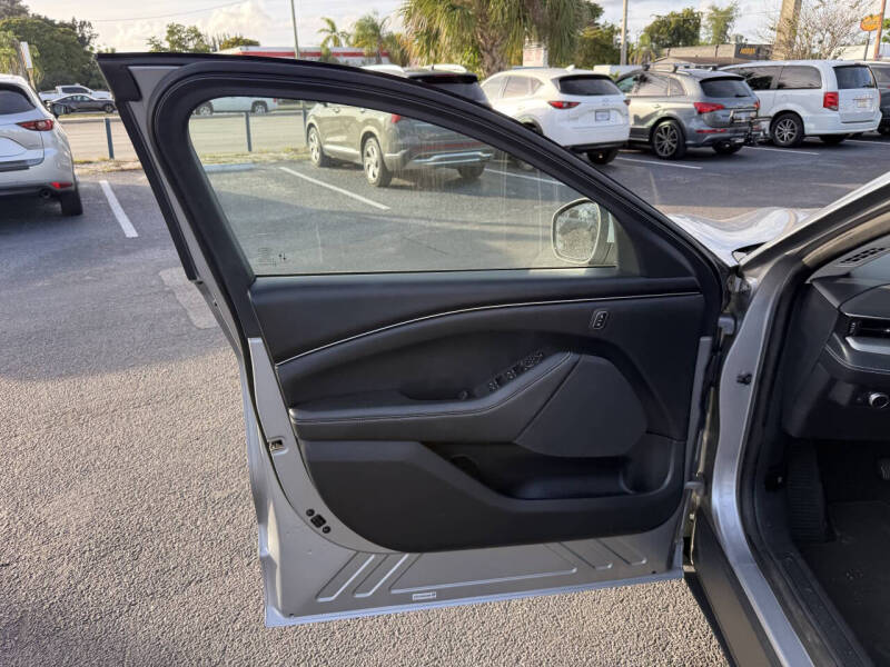 2021 Ford Mustang Mach-E Select