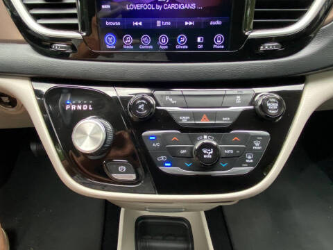 2017 Chrysler Pacifica Touring-L