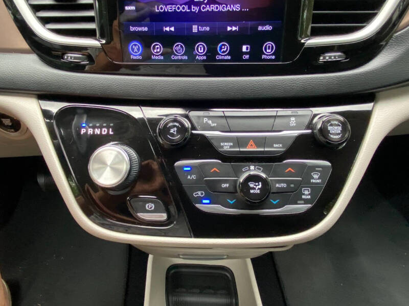 2017 Chrysler Pacifica Touring-L
