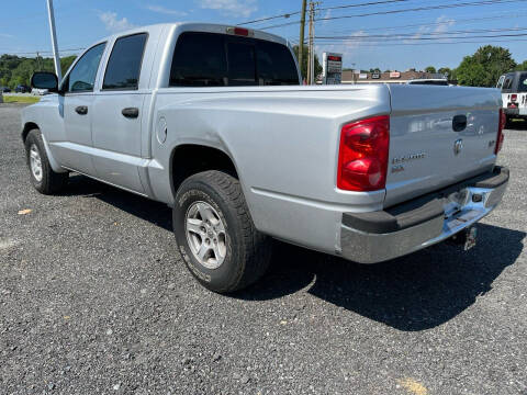 2005 Dodge Dakota for sale at Burkholder Motors in Middletown DE