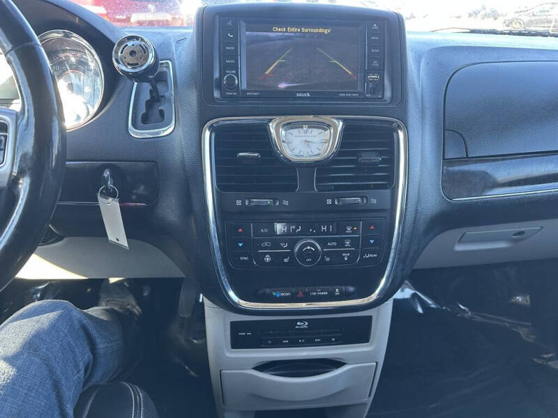 2013 Chrysler Town and Country Touring-L