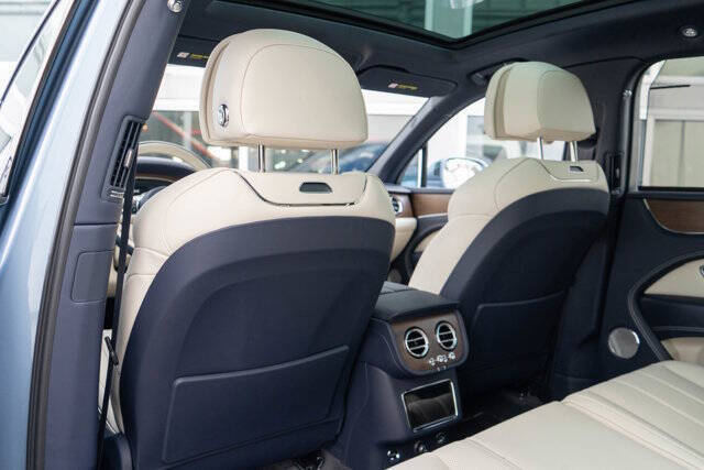 2023 Bentley Bentayga 28