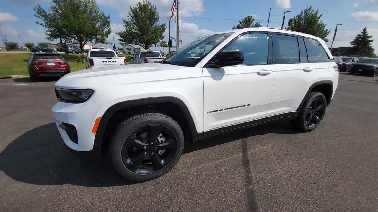 2024 Jeep Grand Cherokee for sale at Victoria Auto Sales in Victoria, MN