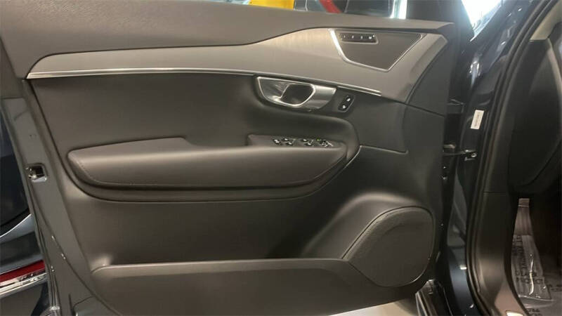 2025 Volvo XC90 B5 Core Bright Theme