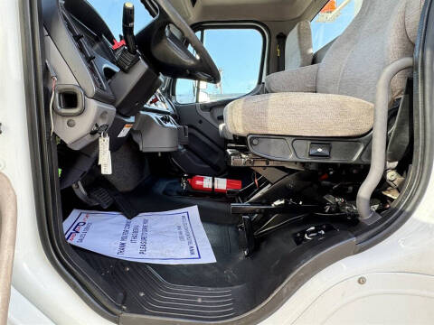 2017 Freightliner M2 106