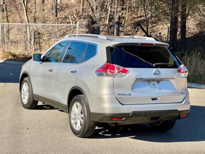 2016 Nissan Rogue SV photo 6