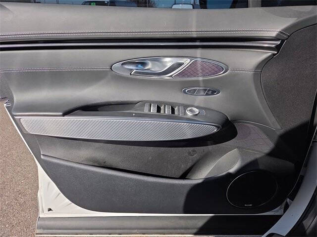 2023 Genesis GV70 2.5T Standard