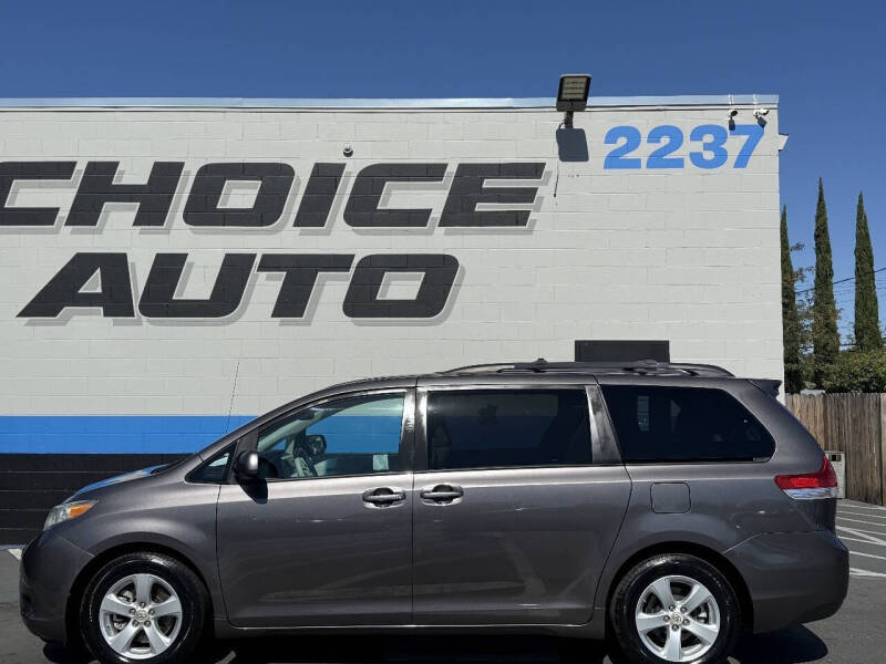 2012 Toyota Sienna LE 8-Passenger