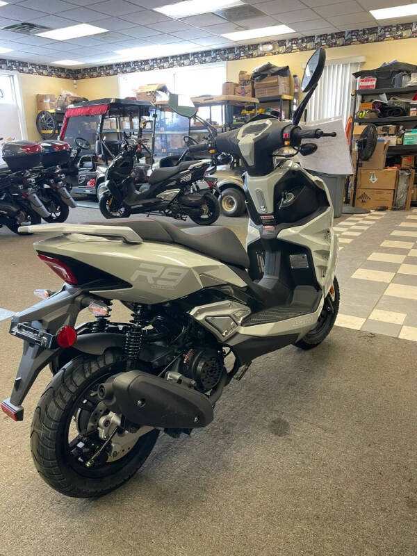 2025 ZNEN R9
