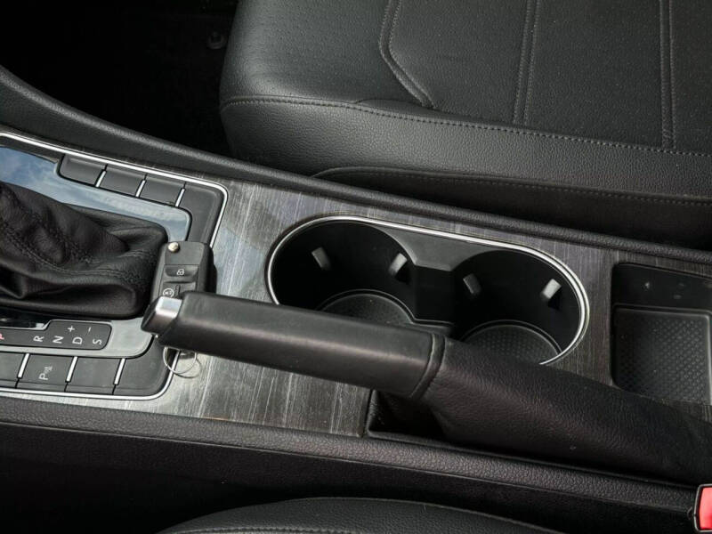 2017 Volkswagen Passat 1.8T SE