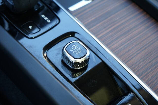 2022 Volvo XC60 B5 Momentum