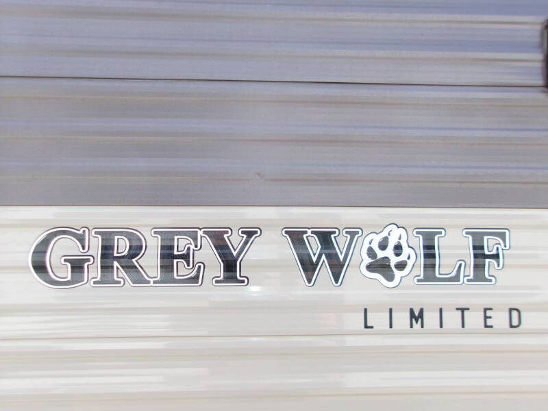 2018 Forest River Cherokee Grey Wolf 26dbh