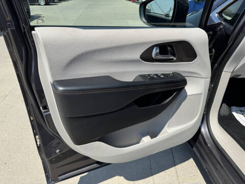 2017 Chrysler Pacifica Touring-L