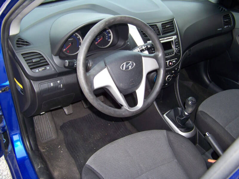 2014 Hyundai Accent GS photo 10