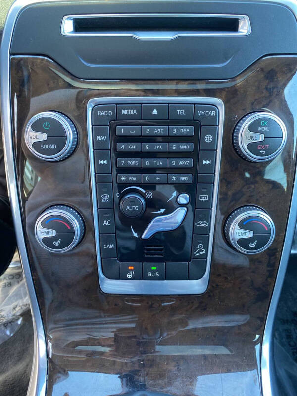 2016 Volvo XC70 T5 Classic Premier