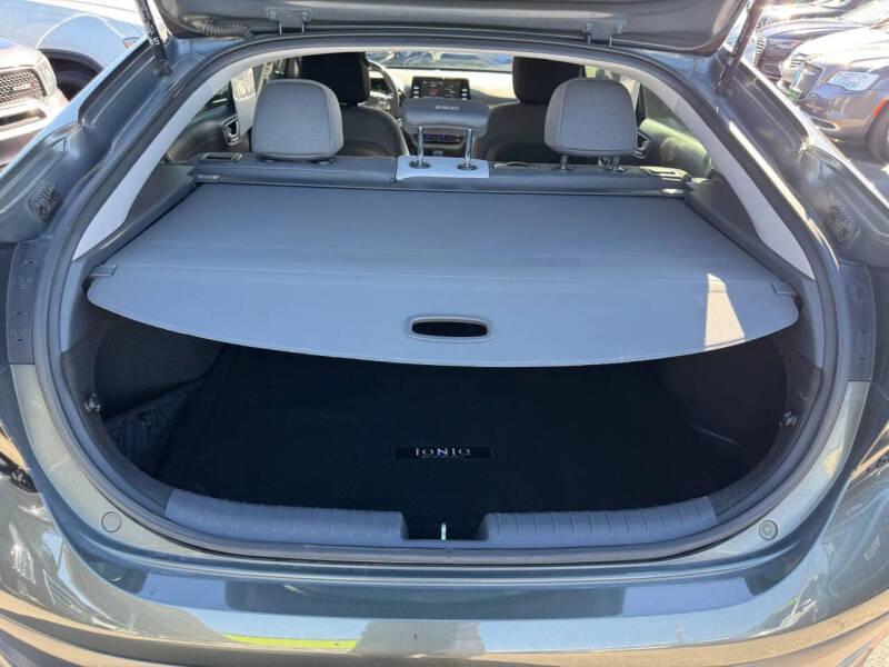 2022 Hyundai Ioniq Hybrid SE