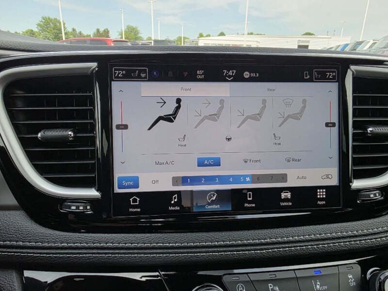 2027 Chrysler Pacifica Select