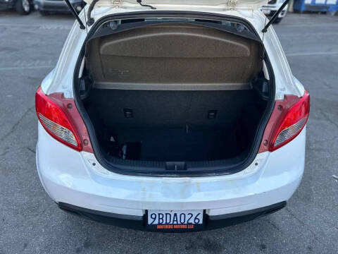 2013 Mazda MAZDA2 Touring