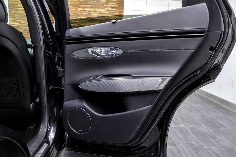 2022 Genesis GV70 2.5T Standard