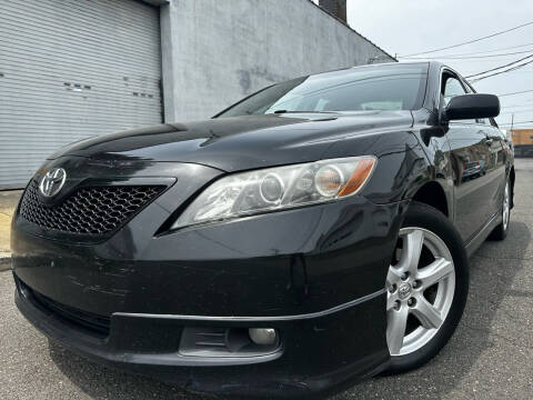 2009 Toyota Camry for sale at Illinois Auto Sales in Paterson NJ