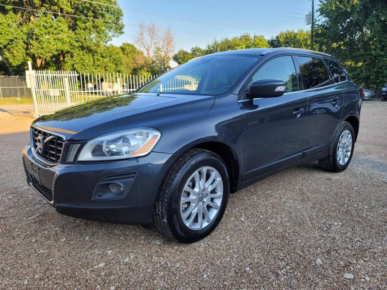 2010 Volvo XC60 for sale at AUTHE VENTURES AUTO in Red Oak, TX