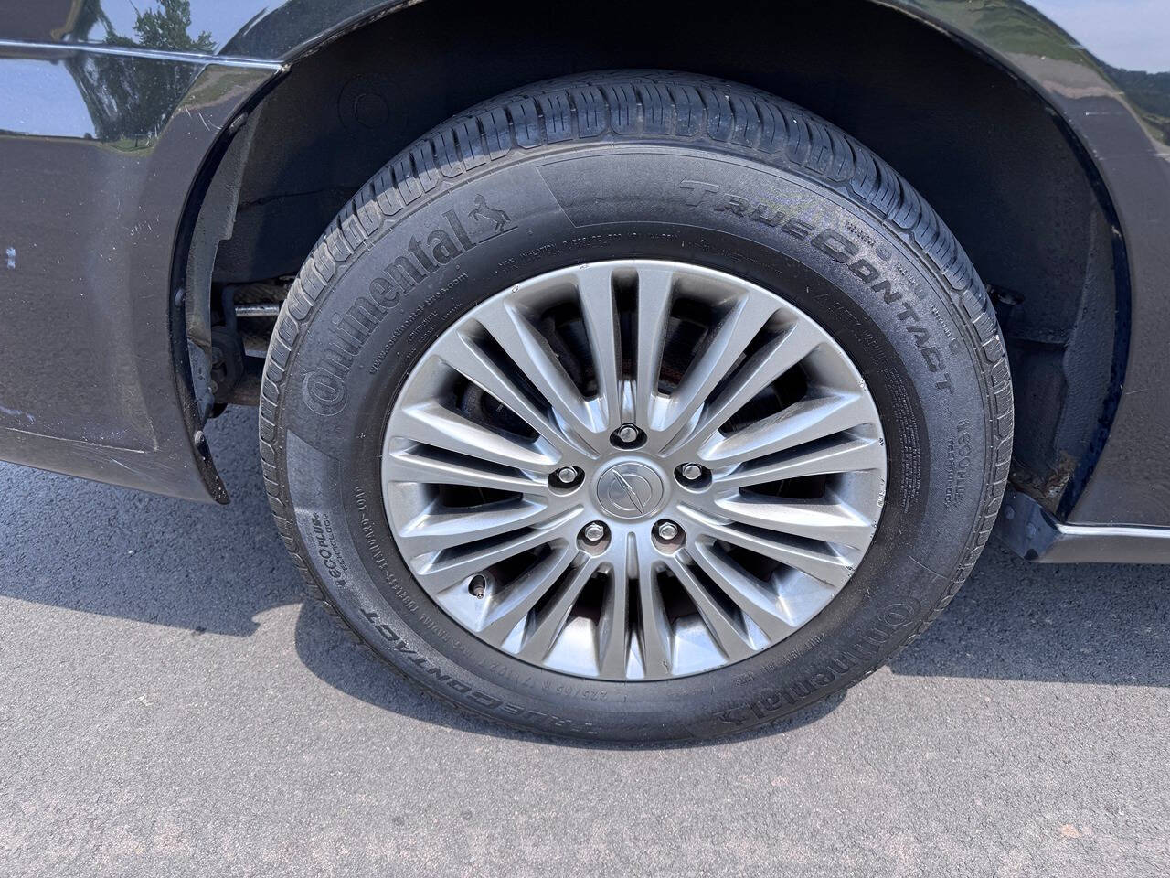 2014 Chrysler Town and Country 25