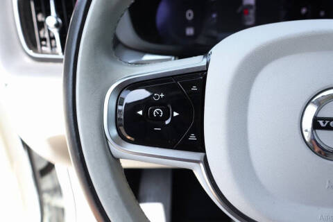 2024 Volvo XC60 B5 Core Dark Theme