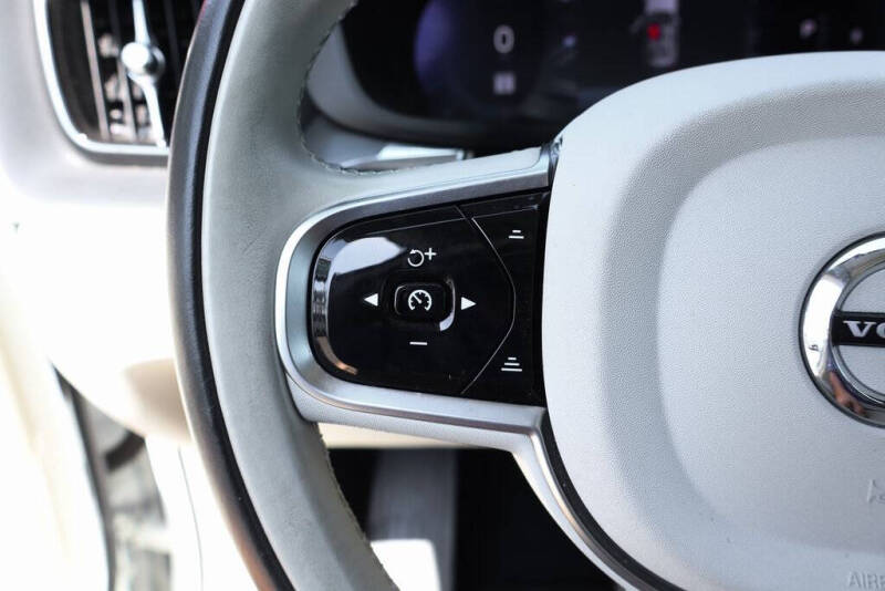 2024 Volvo XC60 B5 Core Dark Theme