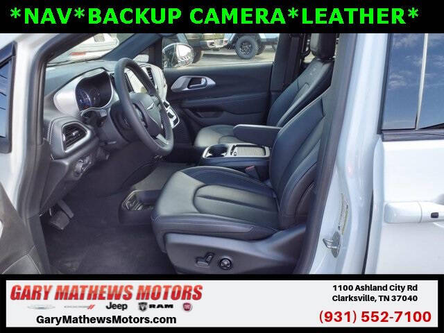 2024 Chrysler Pacifica Plug-In Hybrid Select