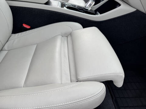 2024 Volvo XC40 B5 Plus Bright Theme