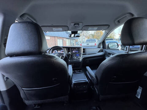 2019 Toyota Sienna SE 8-Passenger