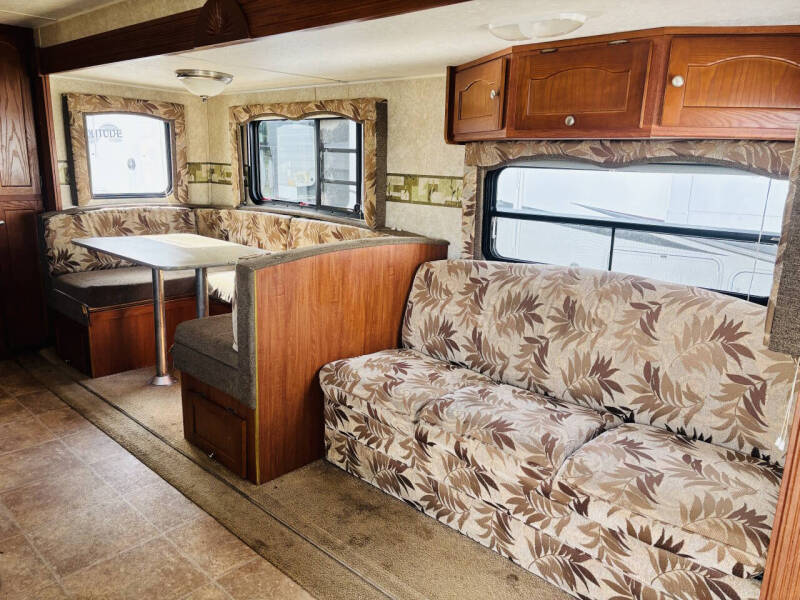 2011 Winnebago Sunset Creek 298BH
