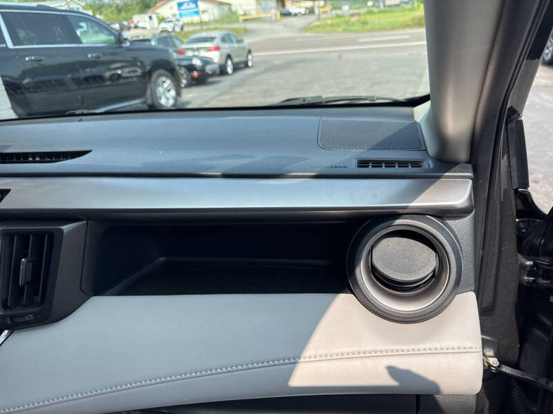 2017 Toyota RAV4 Hybrid XLE