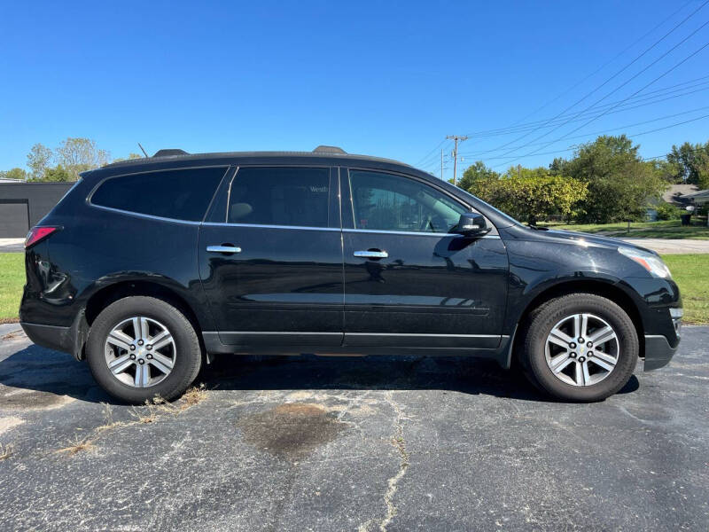 2017 Chevrolet Traverse 2LT photo 2