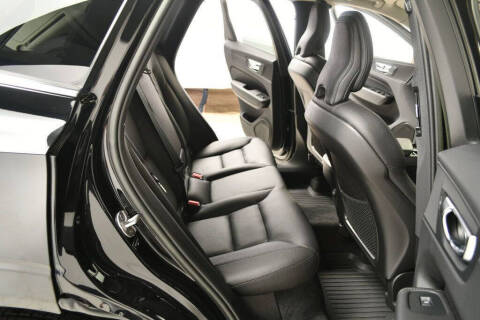 2022 Volvo XC60 B5 Momentum