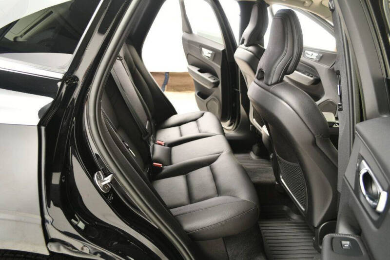 2022 Volvo XC60 B5 Momentum