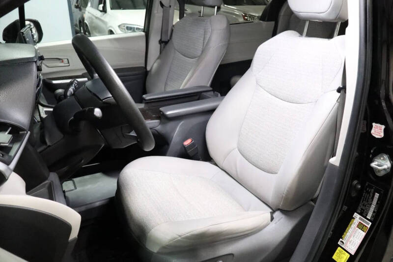 2021 Toyota Sienna LE 8-Passenger