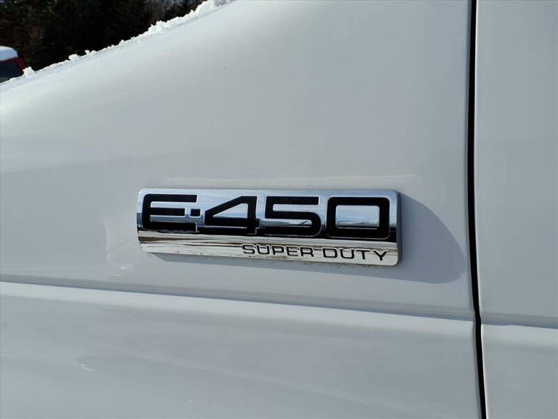 2021 Ford E-Series E-450 SD