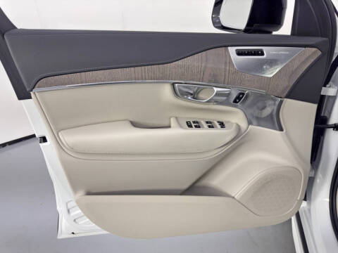 2023 Volvo XC90 Recharge T8 Ultimate Dark Theme