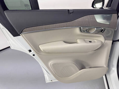 2023 Volvo XC90 Recharge T8 Ultimate Dark Theme